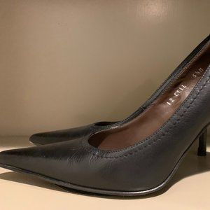 Donald Pliner Black Leather Pumps Pointy Toe Italy